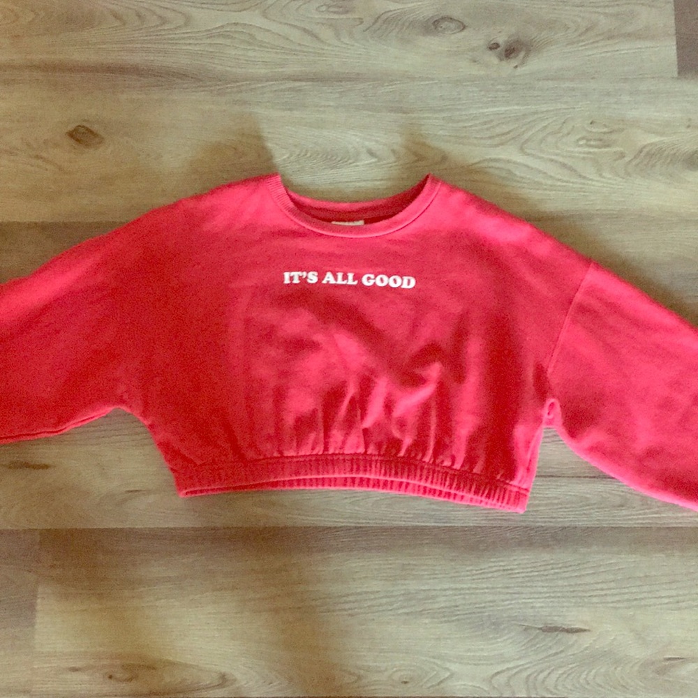 Pink crop top, vans t, filas sweater and neon t